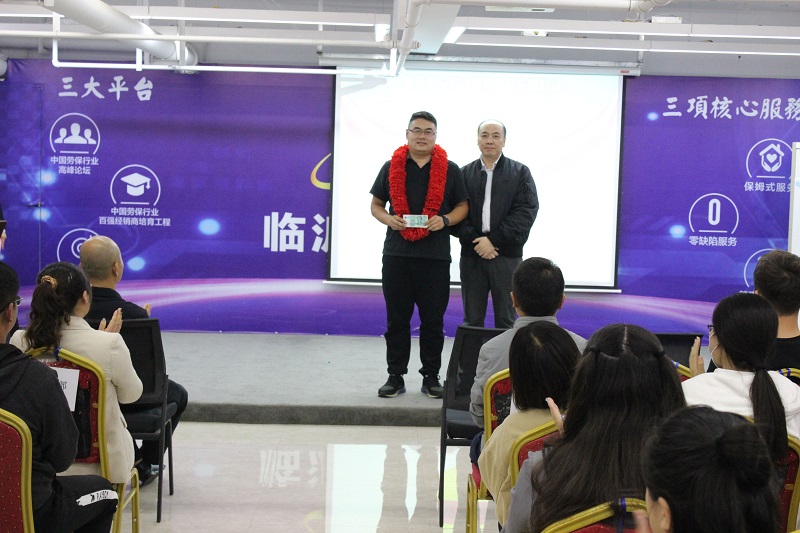 英雄獎(jiǎng).jpg 英雄獎(jiǎng).jpg